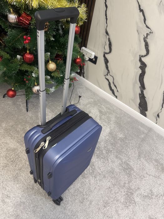 Чемодан размер S