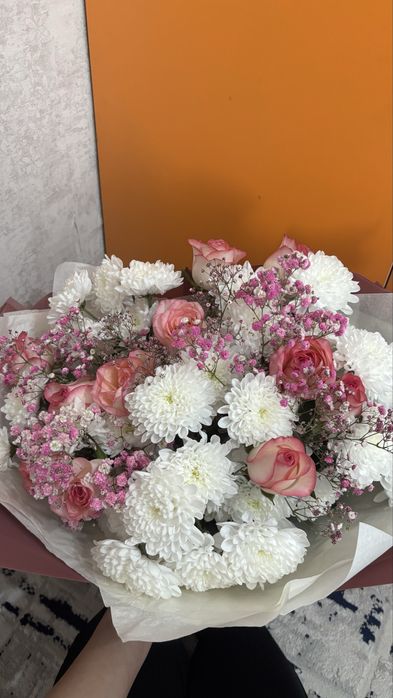 Цветы Хризантема с розами