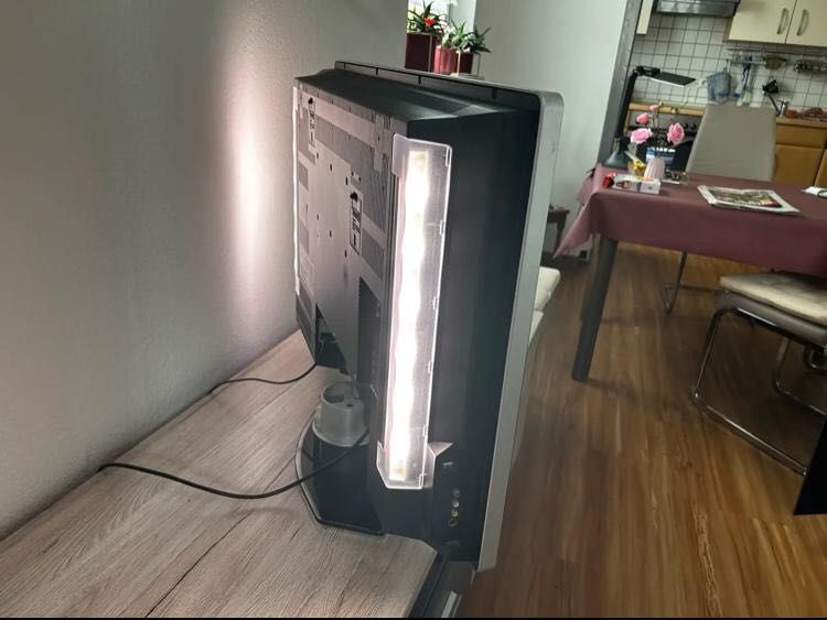 Vând TV Nou 32” PHILIPS Cineos Ambilight
