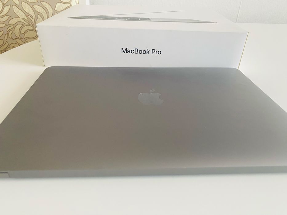 MacBook pro 13,3