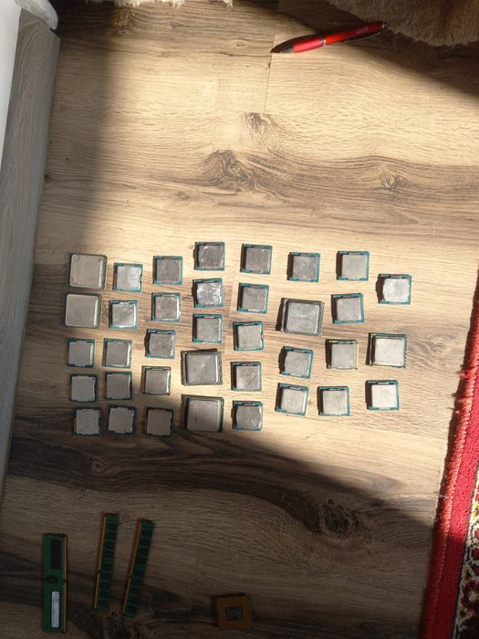 PROCESOARE INTEL de la prima generatie la a 9 a si xeon