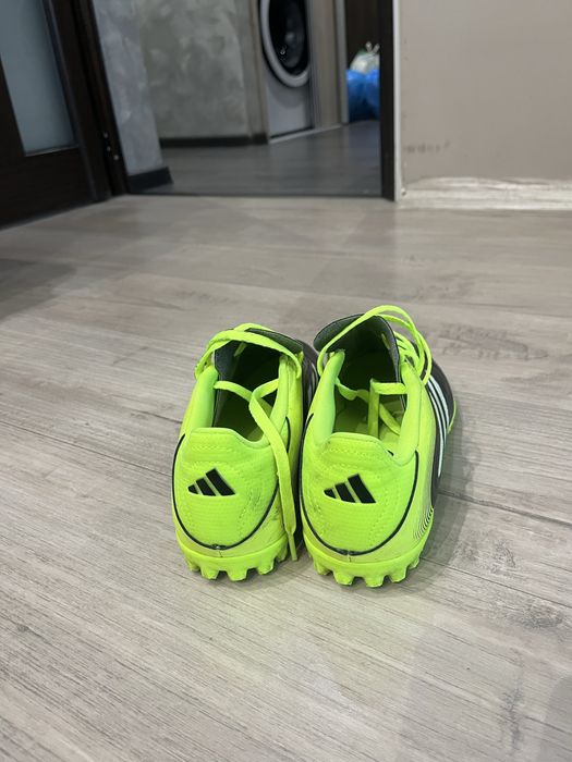 Футболни обувки- стоножки