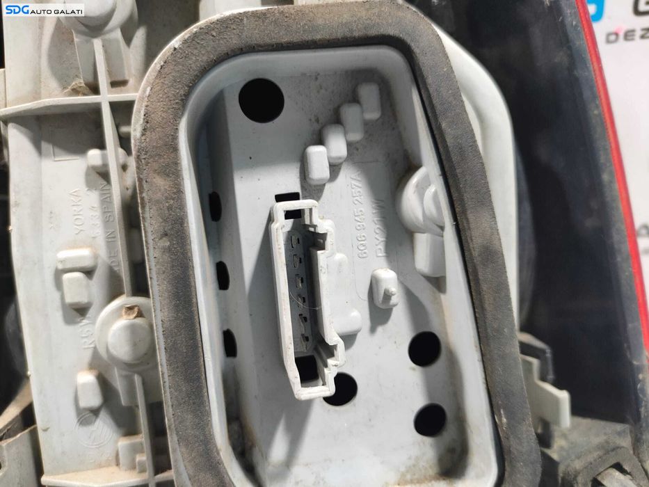 Stop Lampa Tripla Stanga Volkswagen Polo 9N 9N2 2002 - 2005 Cod 6Q6945257A [L5014]