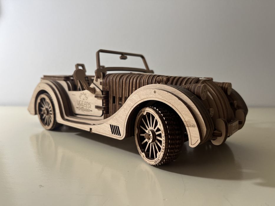 UGEARS Roadster VM-01 - puzzle mecanic complet asamblat