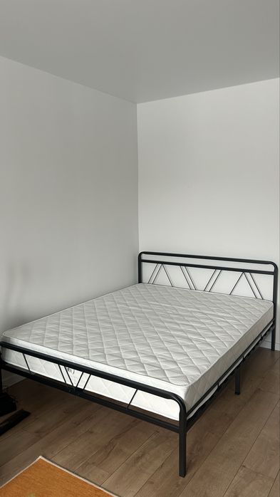 Кровать с матрасом 160*200