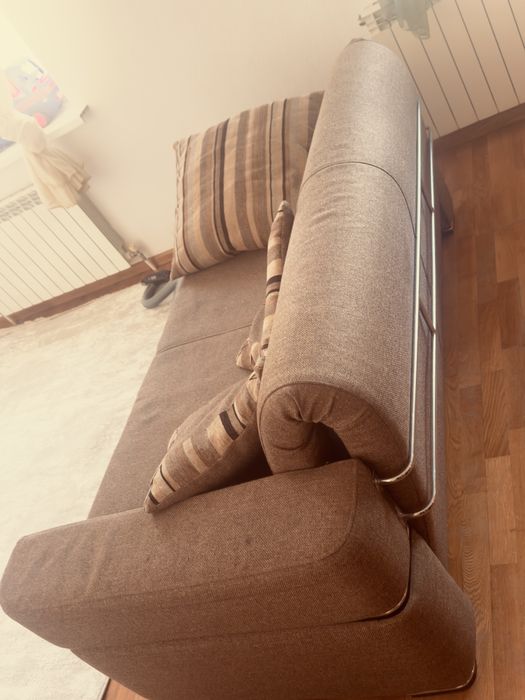 Отлам диван и кексло даром