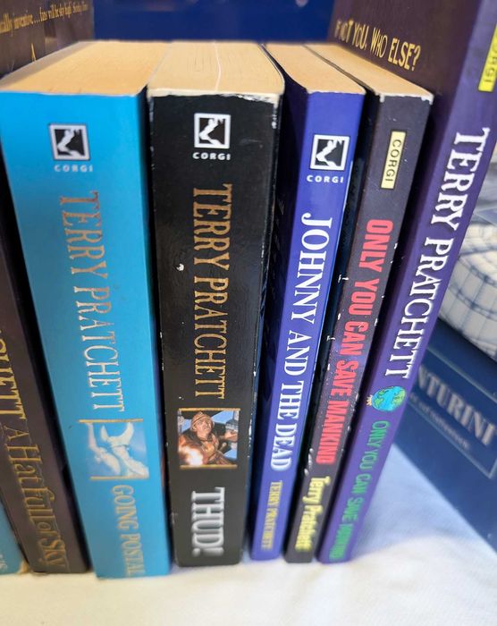 Книги за Света на диска и Джони Максуел, Тери Пратчет, английски