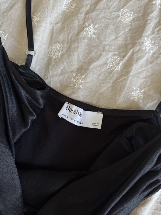 Сатенена рокля bershka