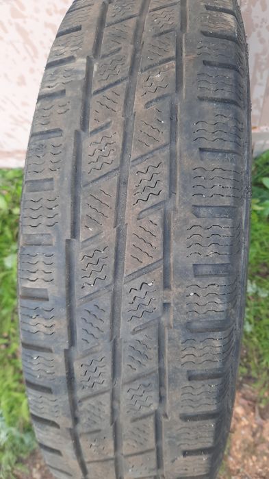 Продам шины зимние.