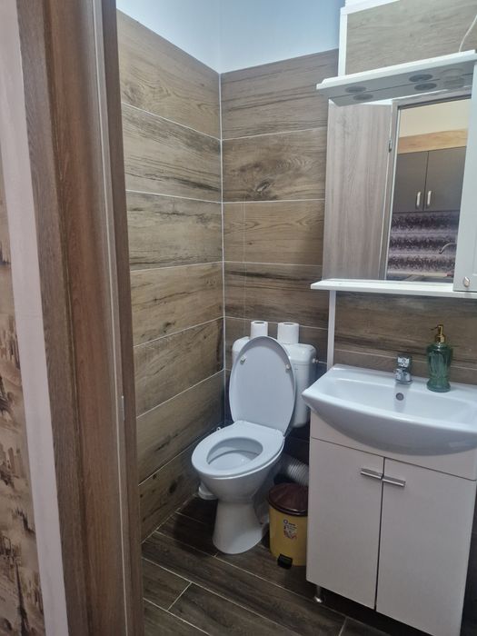 Închiriez in regim hotelier, garsonieră, amenajat modern,.