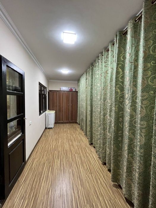 (Без маклер) 4 (5) хонали уй cотилади, 9 қаватли уйни 4 қавати.