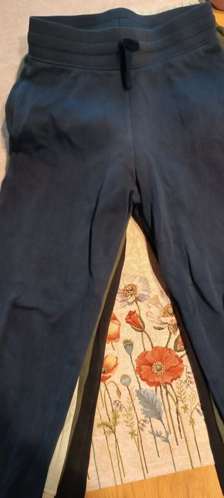 Четири чифта панталони за 10-12 години. 146 и 152 см височина. Марка H