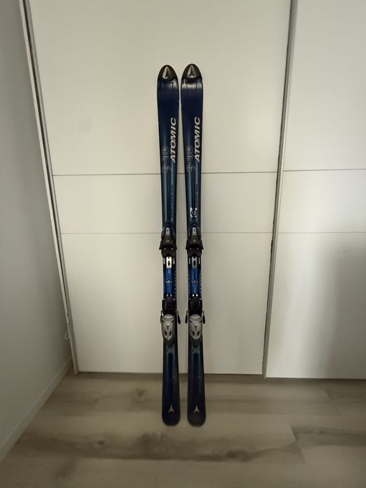 Vand Skiuri Atomic 100 lei