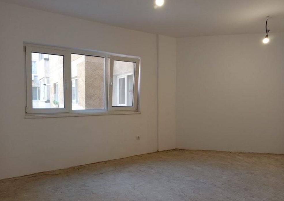 Vând apartament 2 camere în Deva, et. 1, semi-finisat, zona Progresul