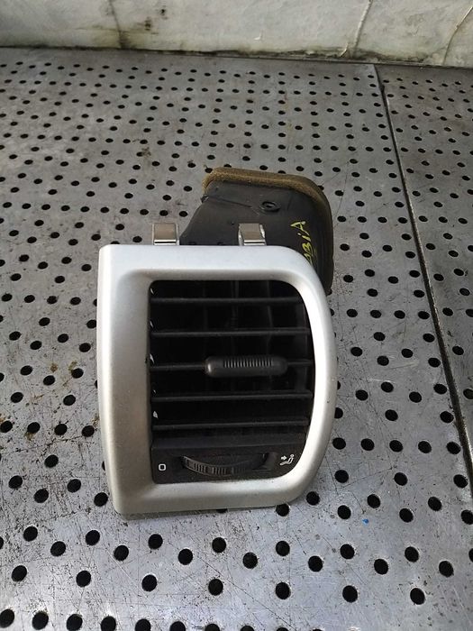 Grila ventilatie bord stanga skoda fabia 2 5j 5j0819701