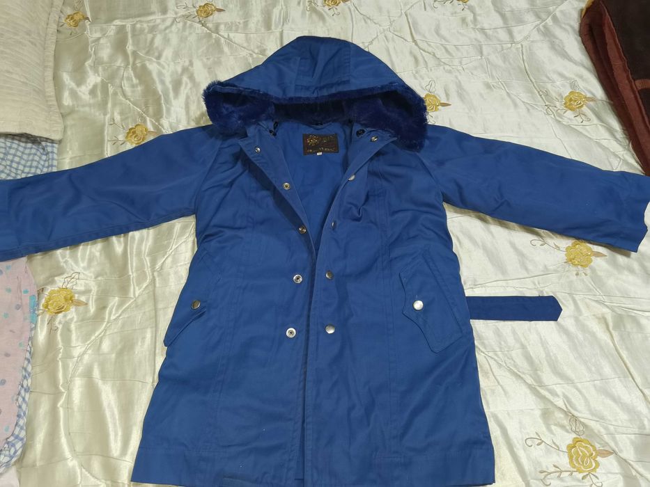 Продаются куртки.