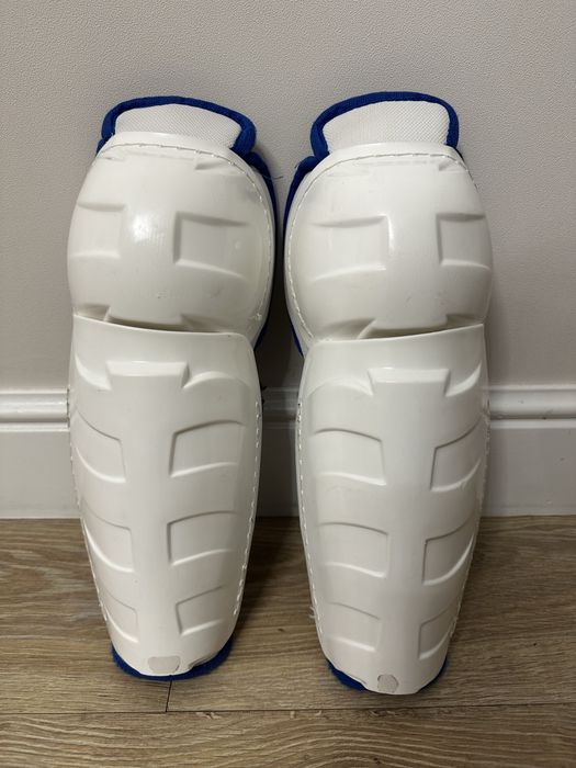 Щитки хоккейные 10 размер