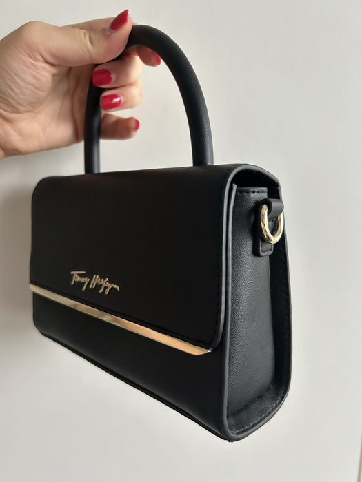 Малка черна дамска чанта Tommy Hilfiger