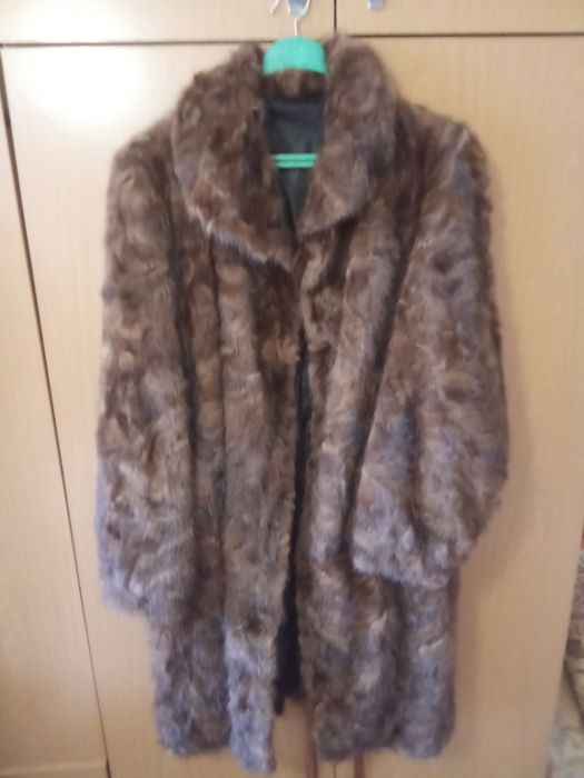 Продавам ново кожено палто