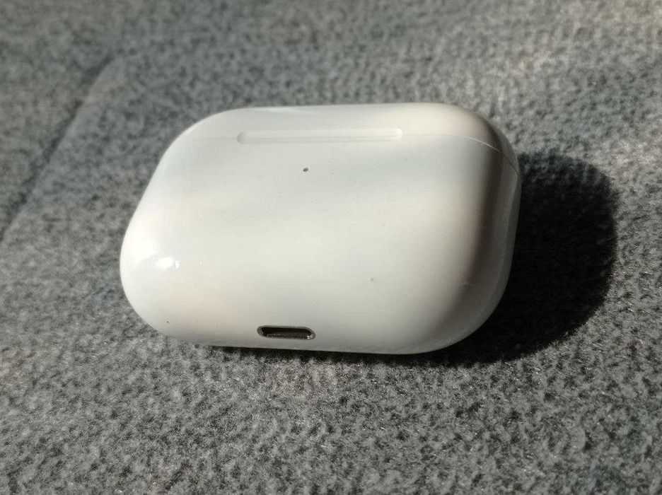Зарядный кейс для беспроводных наушников AirPods Pro A2190