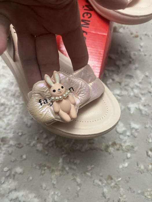 Продам сандали для девочек !