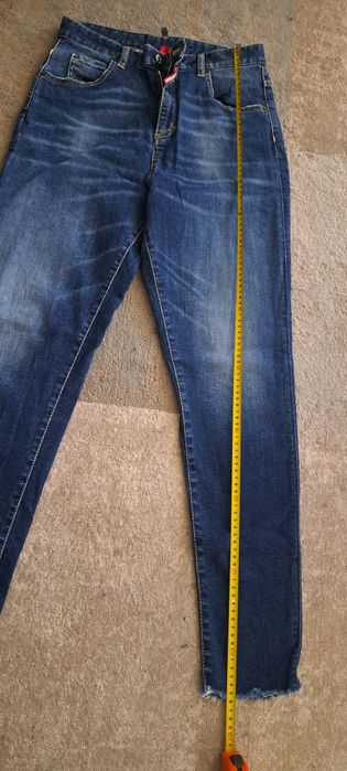 Vând blugi dsquared2