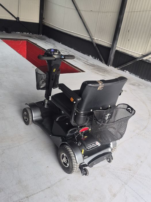 Carucior scuter electric pentru persoane cu  dezabilitari sau batrîni