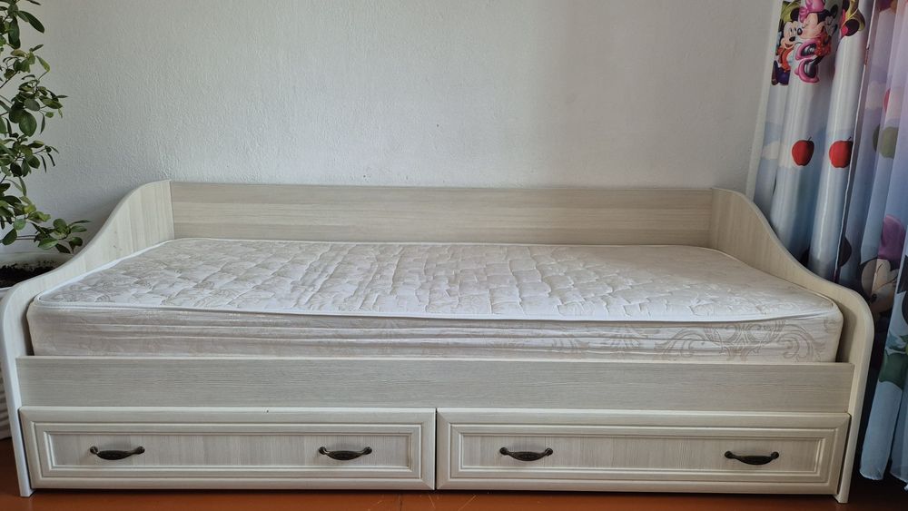 Двухдверный шкаф