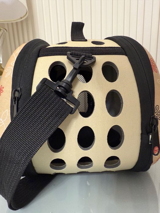 Продаётся переноска для собак или кошек