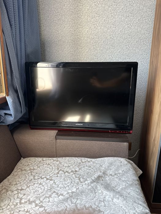 Телевизор Hitachi РАБОТАЕТ