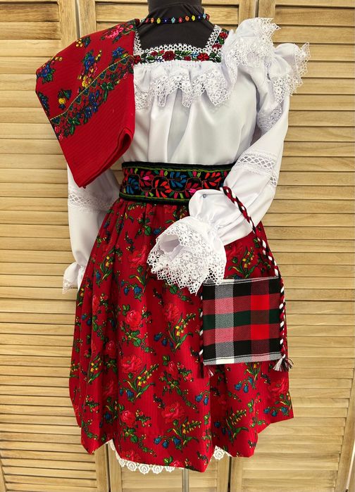 Costum popular/traditional pentru femei de Maramures complet, autentic