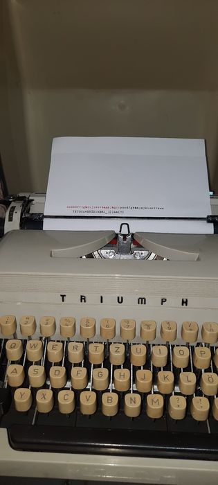 Mașină de scris Triumph Gabrielle 10