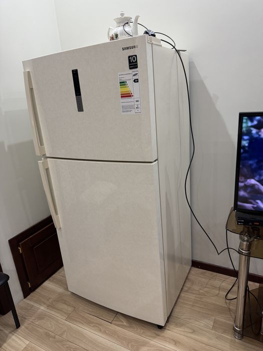 Холодильник Samsung