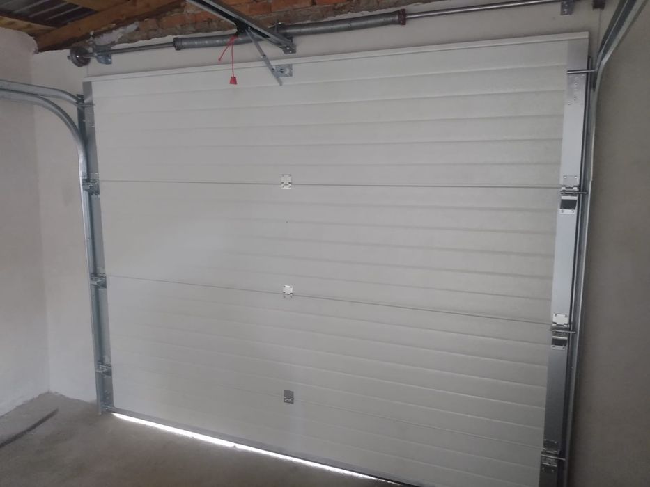 Usi de garaj maro