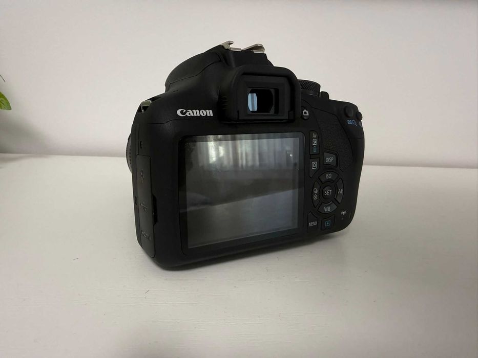 Canon EOS 2000D 24.1MP Kit cu Obiectiv EF-S 18-55mm IS  NOU!!