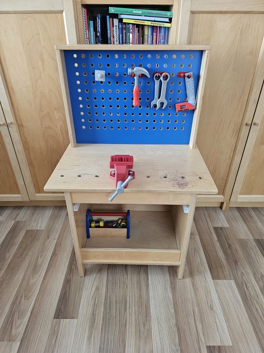 Banc lucru copii IKEA din lemn și depozitare scule jucărie