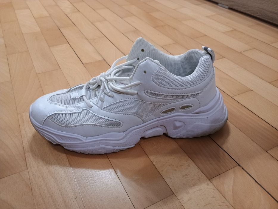 Спортни маратонки