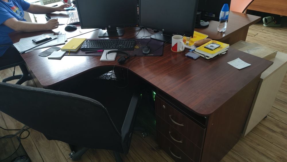 Стол офисный угловой