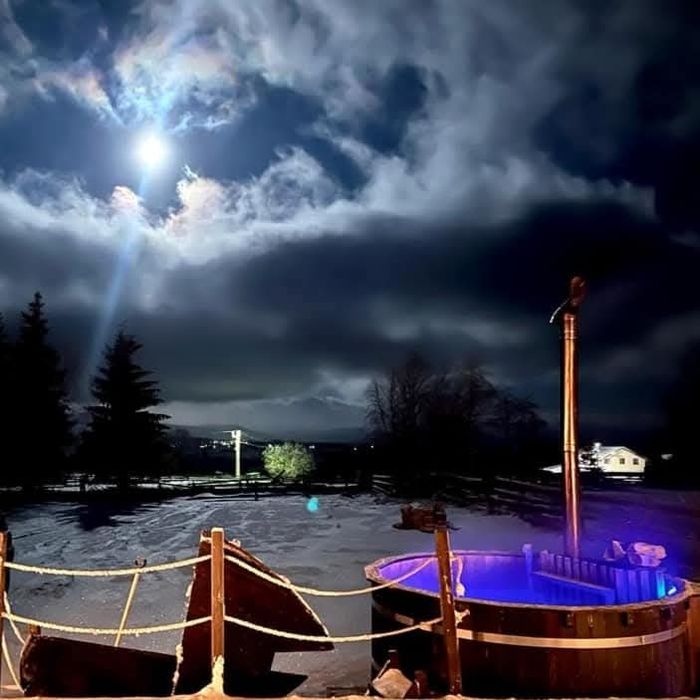 Cazare Cabana Tip A-Frame cu Ciubar