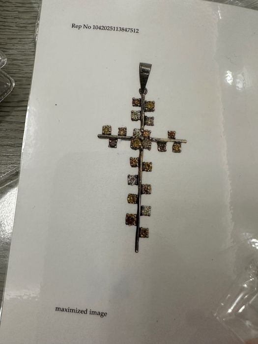 18к златен кръст с цветни диаманти.