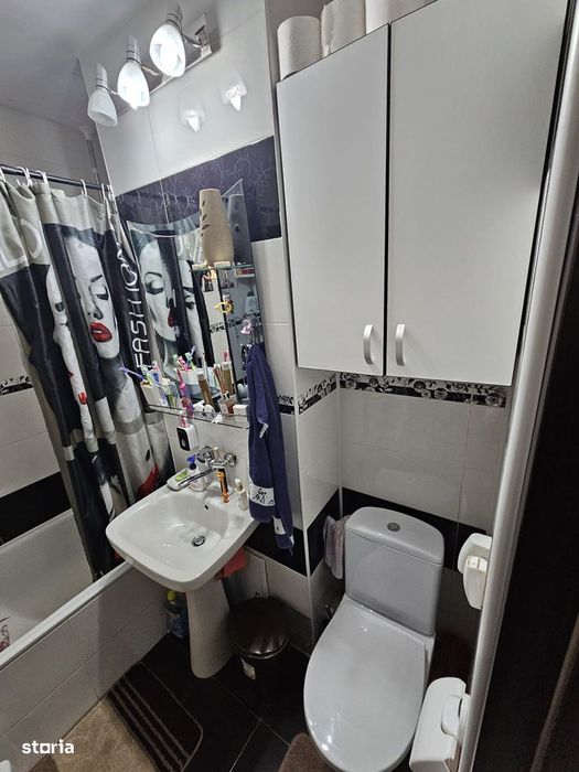 Vand apartament cu 2 camere decomandat