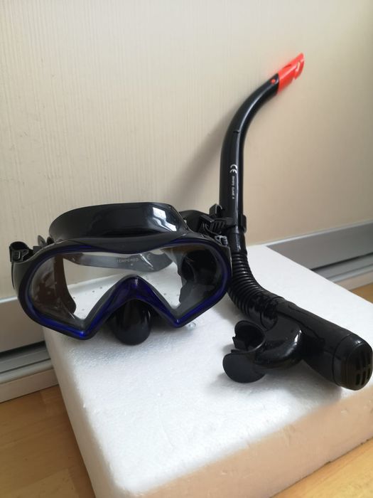 Set scuba snorkeling