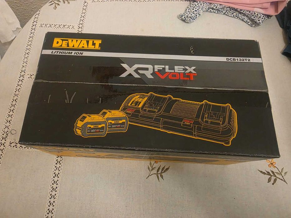 Incarcatoare si baterii Dewalt