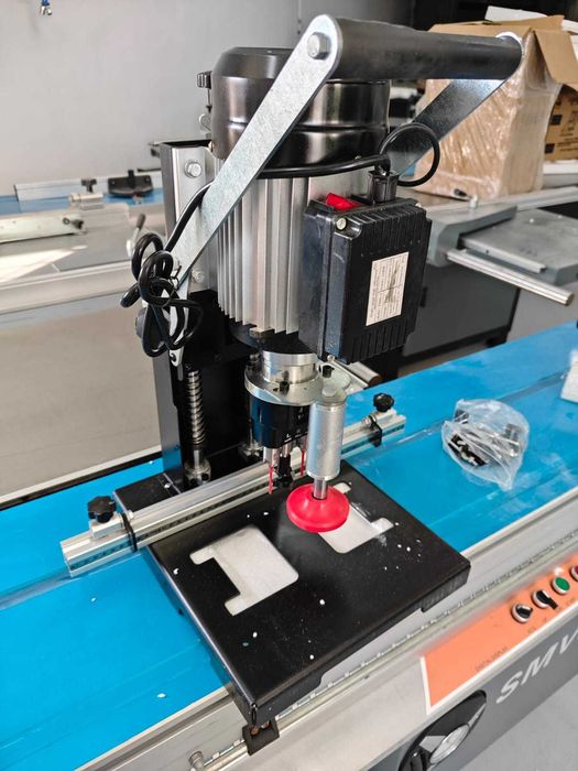 Сверлильно-присадочный станок для петель