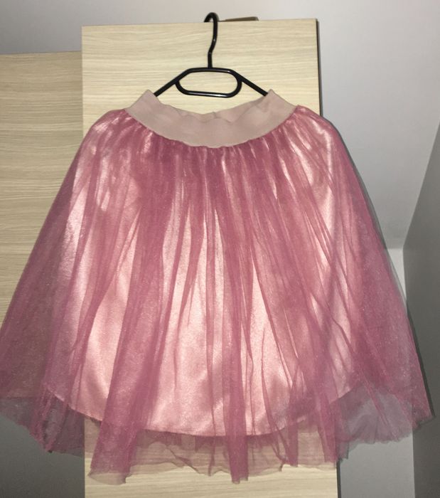 Fustă din tull roz