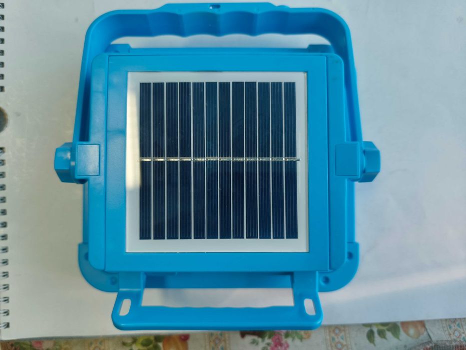 Proiector led cu panou solar 100 W