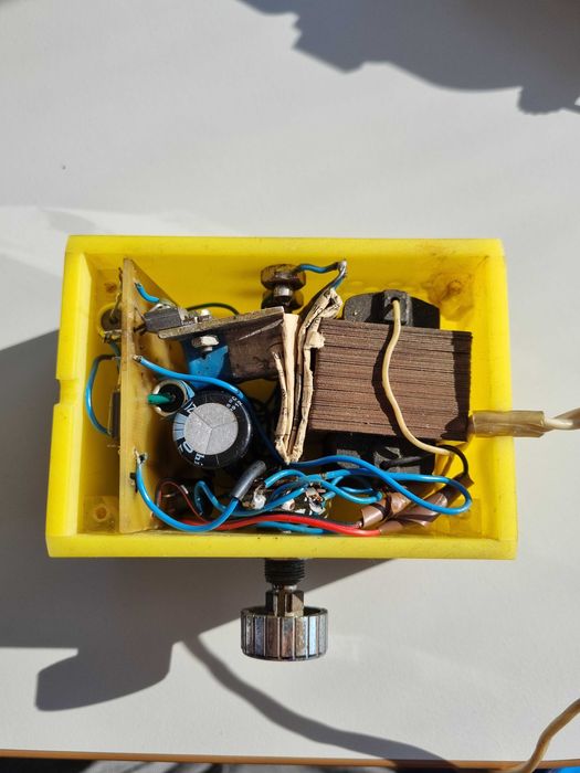 Surse reglabile tensiune 0-18V si 0-12V