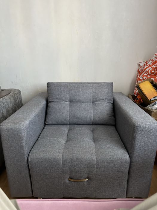 кресло-кровать серого цвета