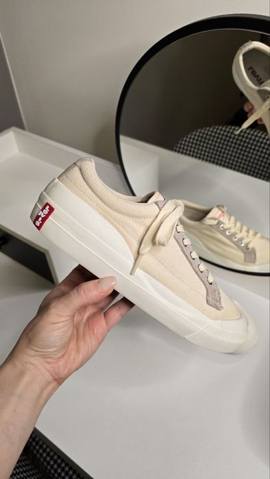 Оригинални кецове Levi’s — много добро състояние