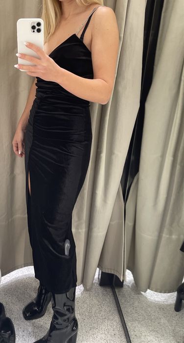 Кадифена рокля Zara